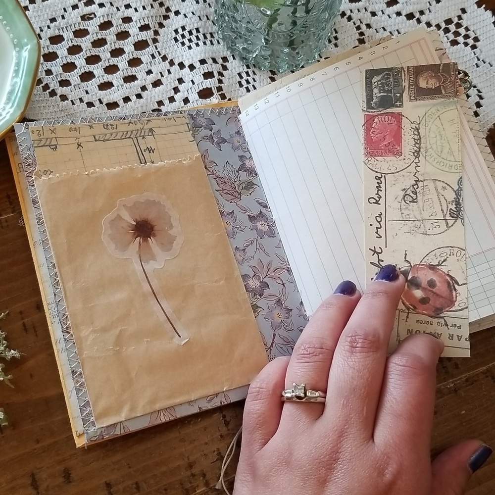 PETIT Manila Folder Junk Journal 40 Pages 4.5x5 - Picture 5 of 11
